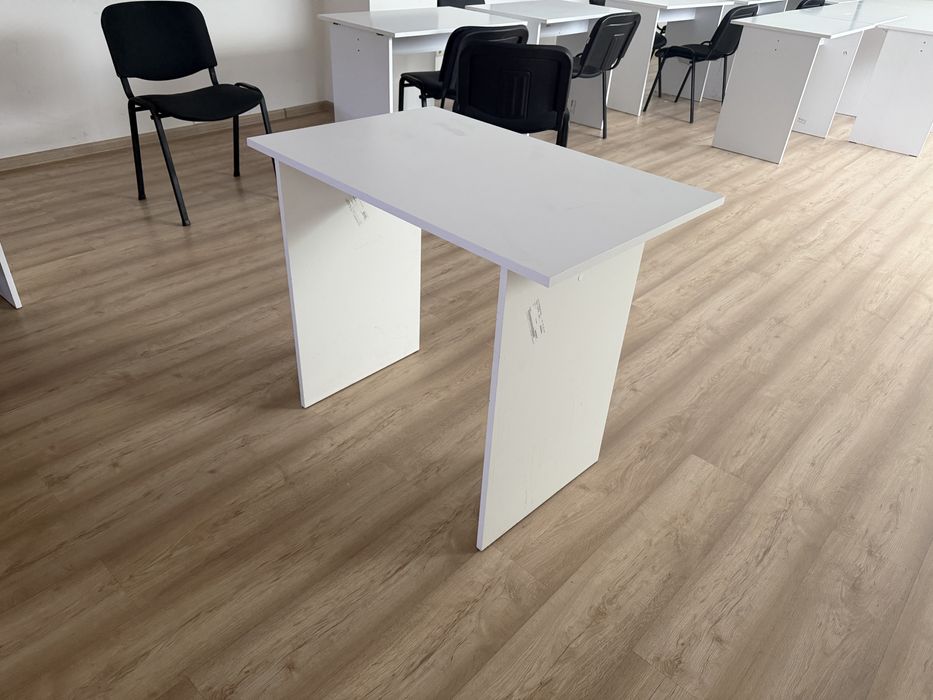 Стильные белые столы для офиса, салона, кабинета