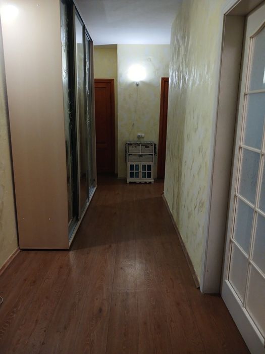 Продається 2-х, кімнатна квартира, вул. Грушевського 17в