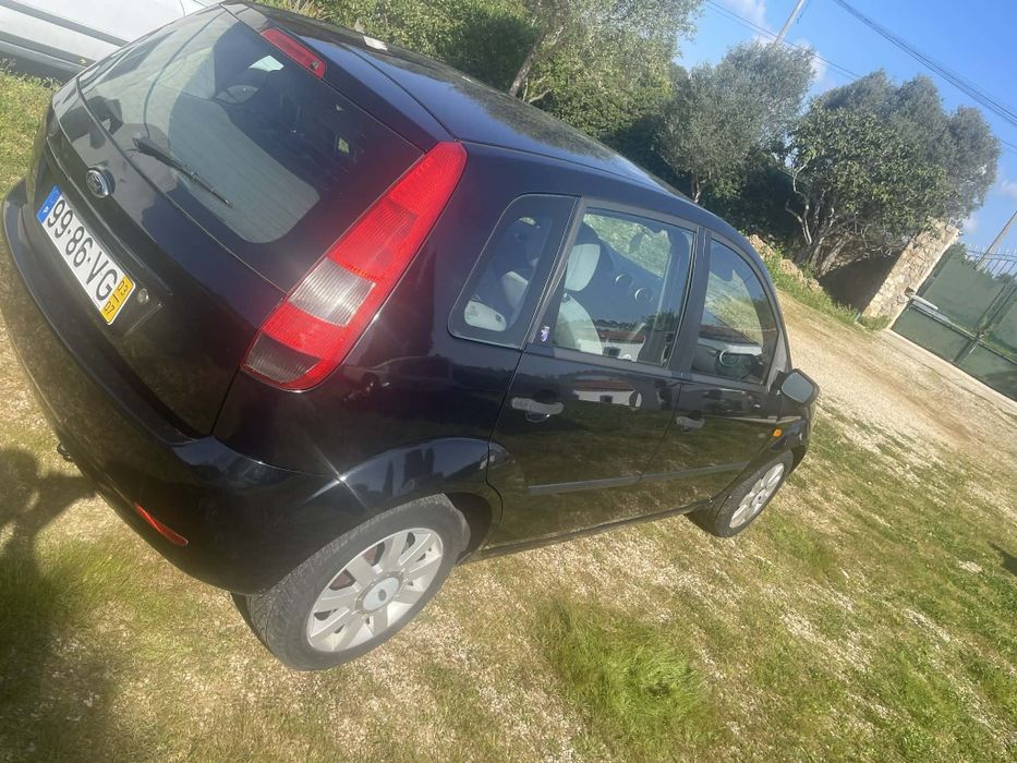 Carro Ford fiesta