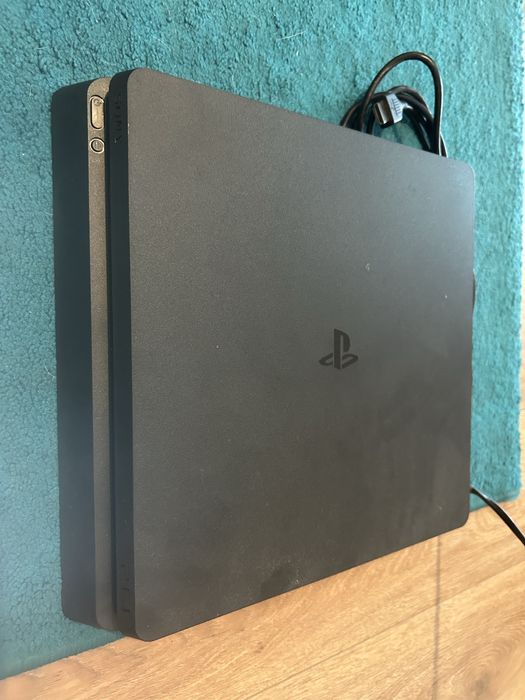 Selling PS4 (1TB) with 2 Controllers64564393058178121