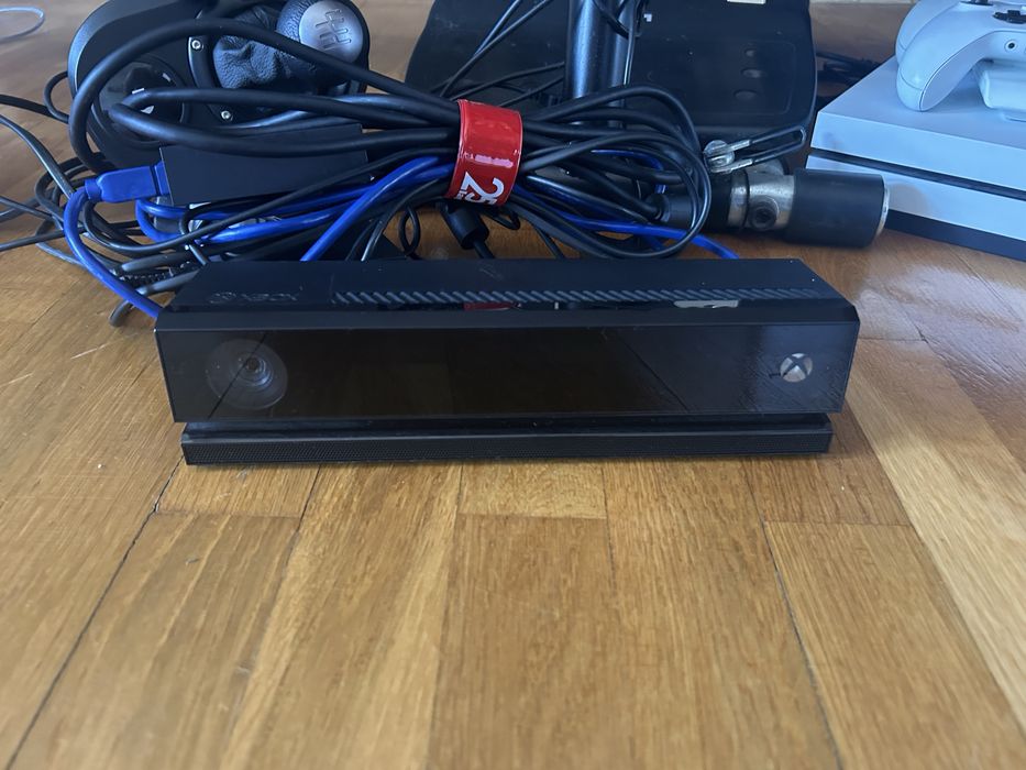 Xbox One S 1TB kinect 2x pad aku