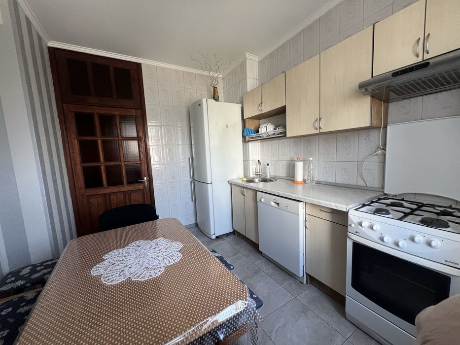 Бажана, метро Харківька