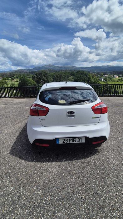 Kia Rio 1.1 carro a diesel
