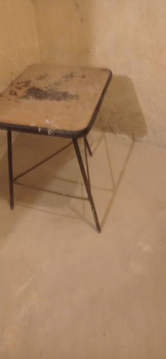 Krzesło 3 nogi PRL
