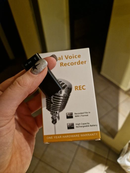 Prawie nieużywany dyktafon
