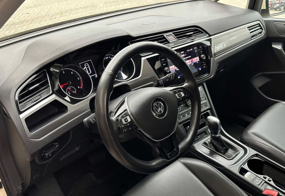Volkswagen Touran      2017