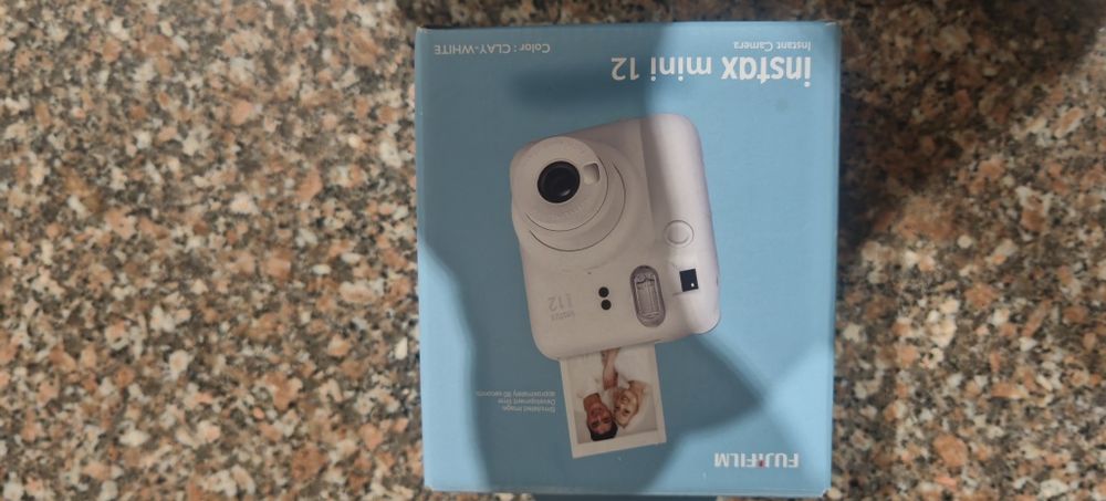 Câmera fotográfica instax mini 12 nova
