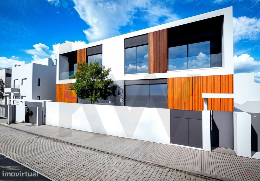 MORADIA T4 - Terreno com Projecto Aprovado  »»»»»  Construa a Moradia — Castêlo Da Maia, Porto
