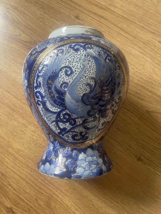 Pote Decorativo em Cerâmica Azul com Detalhes Dourados Elegantes