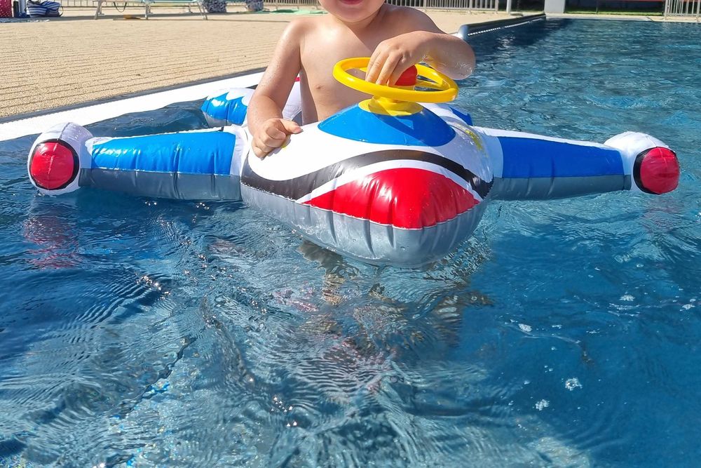 Dmuchany samolot koło z kierownicą do basenu