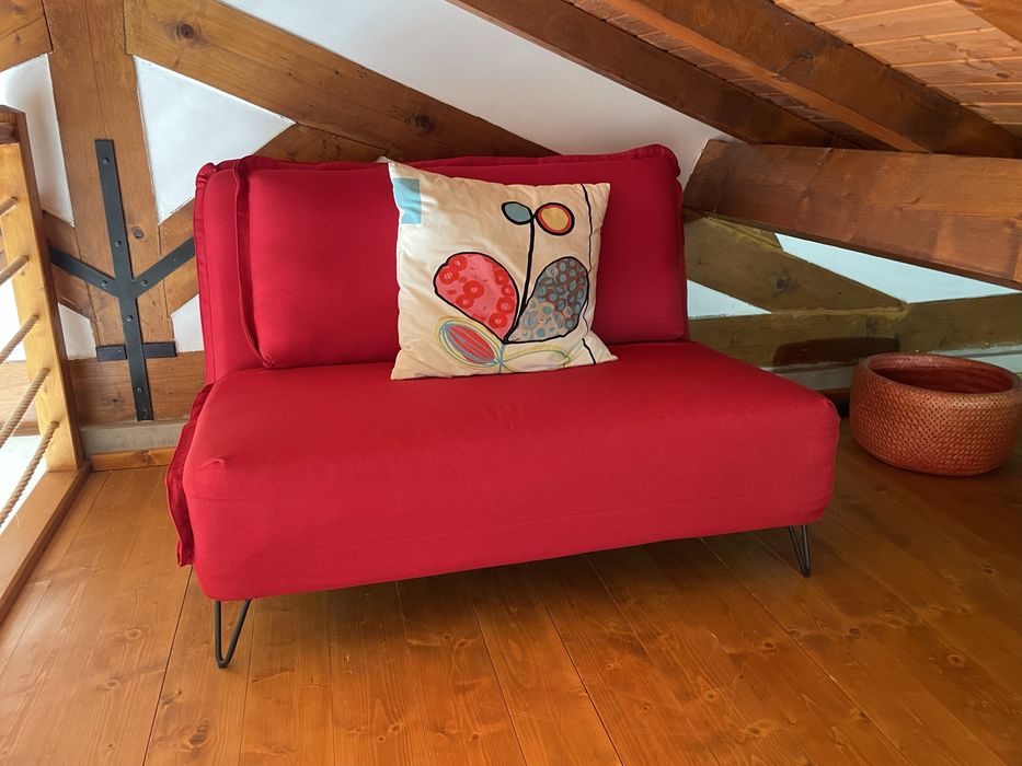 Sofa cama vermelho em otimo estado
