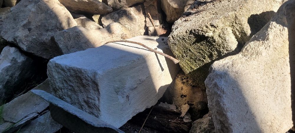 Віддам сокирянський різаний камінь