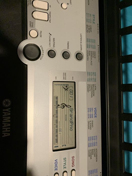 Orgão digital preto marca Yamaha