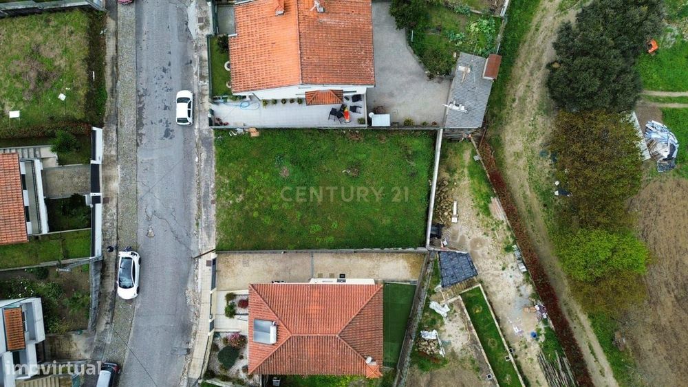 Terreno Urbano com 319 m2 em Fonte Arcada