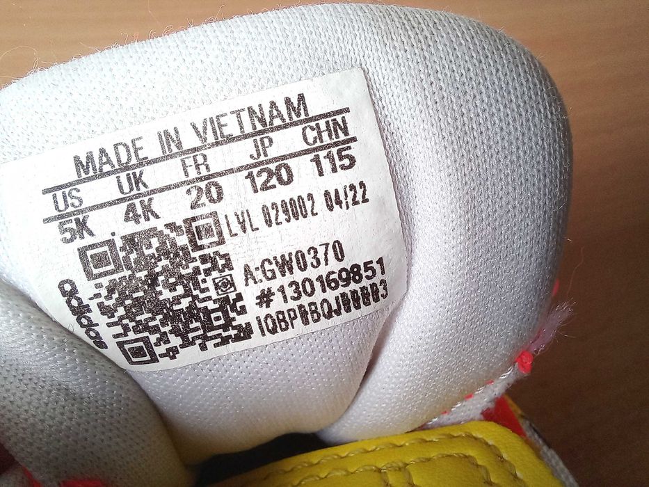 Класні кросівки Adidas 20 р. устілка 12,5 см.