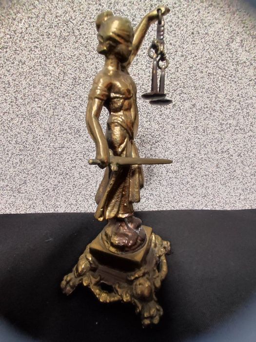 Bogini sprawiedliwości Temida. Figurka mosiądz