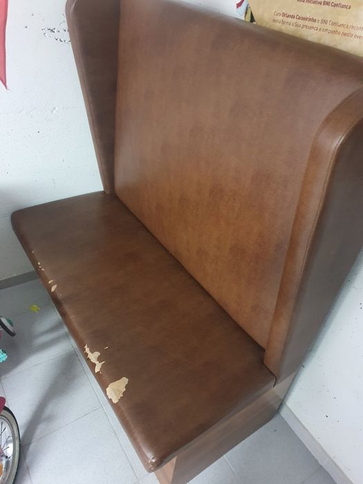 4 Sofás / Cadeirão em napa