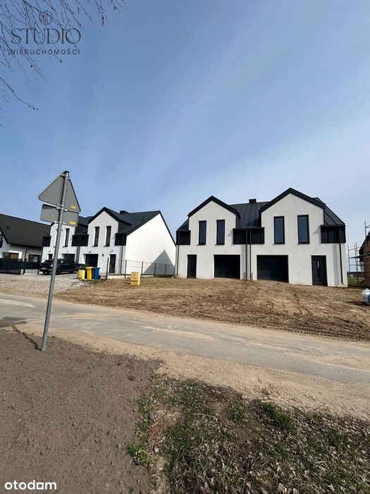 Bliźniak w Olmontach w pobliżu lasu