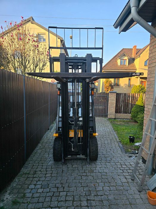 wózek widłowy FD18 triplex jak nowy diesel 720 Mh