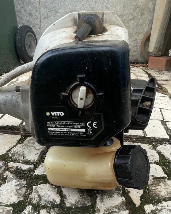 Roçadora Vito-Agro, com 43 cc, 1,5 kW, a gasolina.