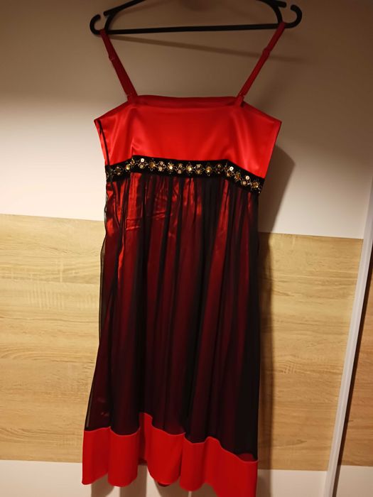 sukienka czerwona z czarna siateczką  rozmiar 36/ 38 M j&J