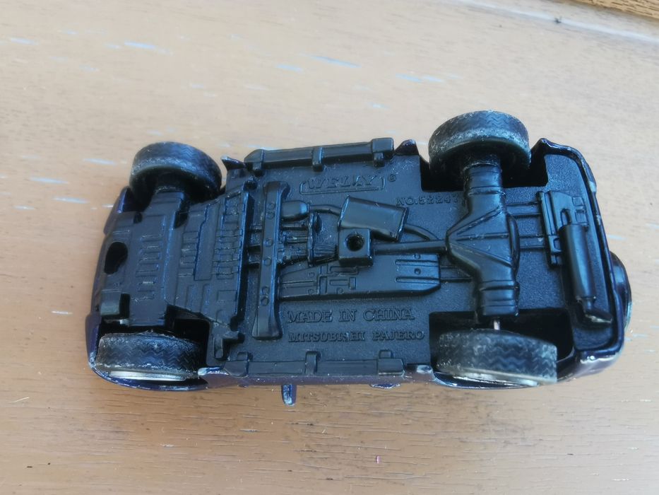 Welly Resorak Mitsubishi Pajero