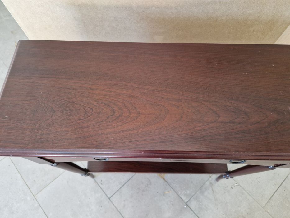 Consola antiga restaurada