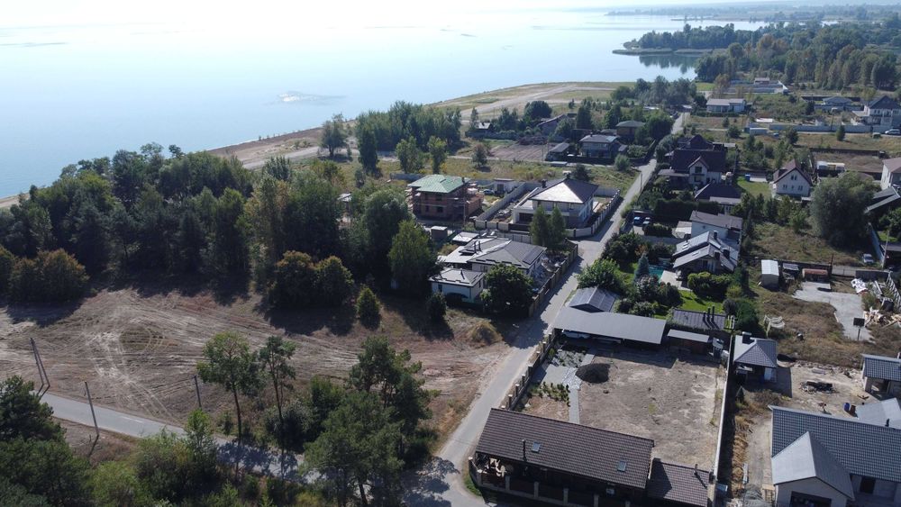 Ділянка на березі Київського моря в котеджному містечку Золотий Берег