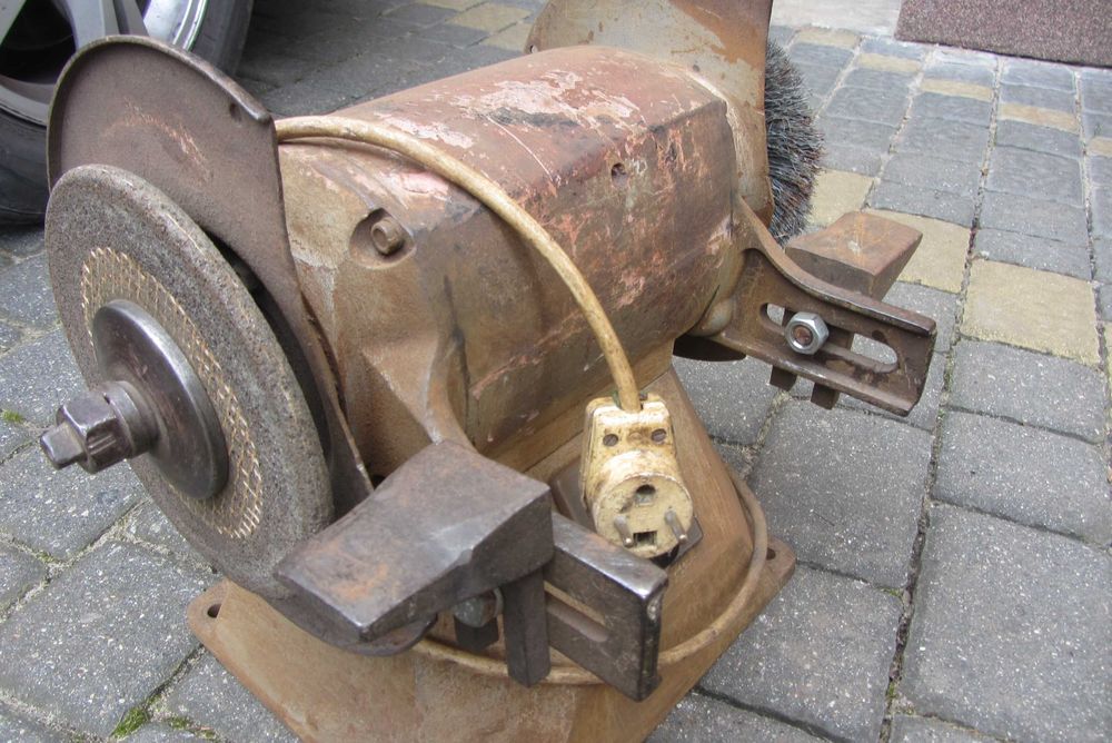 Szlifierka stołowa 230 vdo ostrzenia noży kosiarki