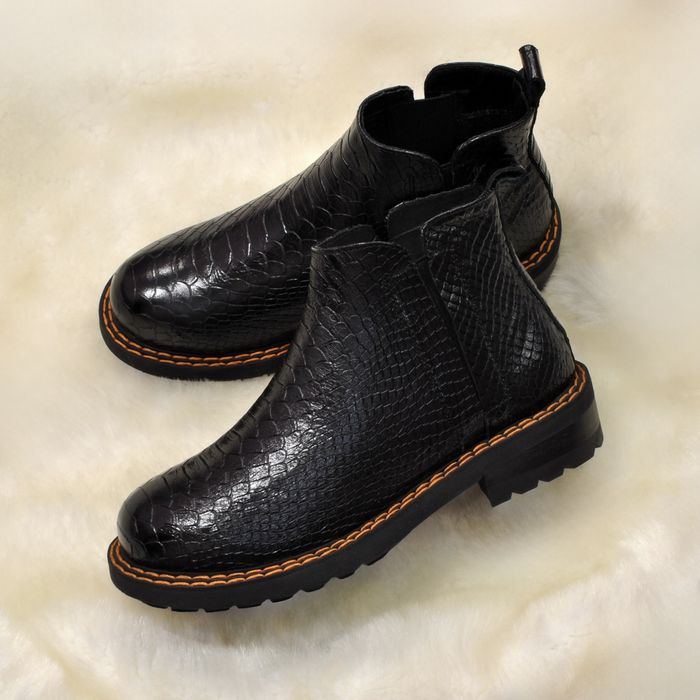 Жіночі натуральні лаковані челсі осінні черевики чорні  35 37 39 40