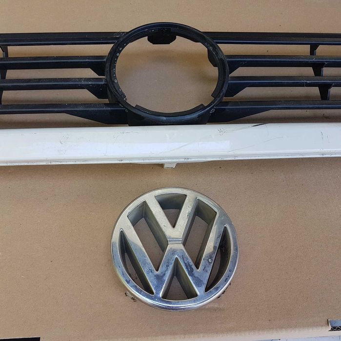 logo emblemat grill pas przedni golf III 2 caddy II polo III  CORRADO
