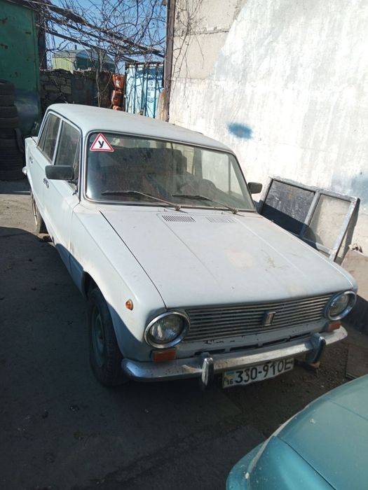 продам два жигуля за 600