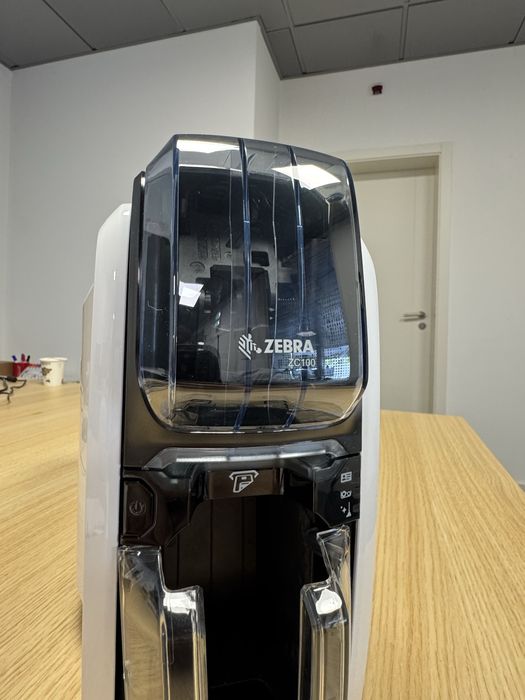 Impressora de cartões Zebra ZC100