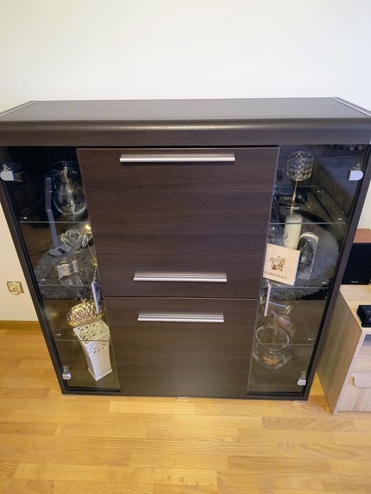 Sprzedam komodę brązową z barkiem