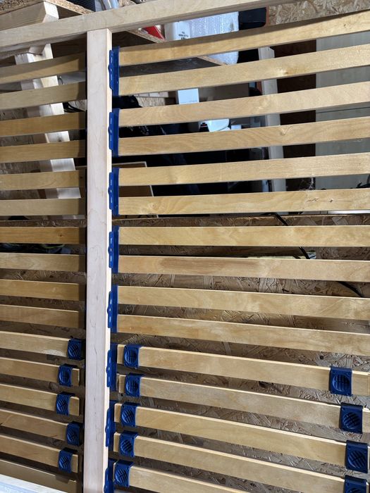 Łóżko drewniane 140x2 , żebra plus prawie nowy materac