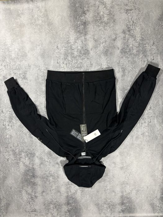 Продам зипку cp company