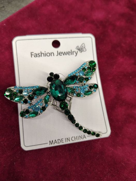 Piękna broszka ważka zielone cyrkonie