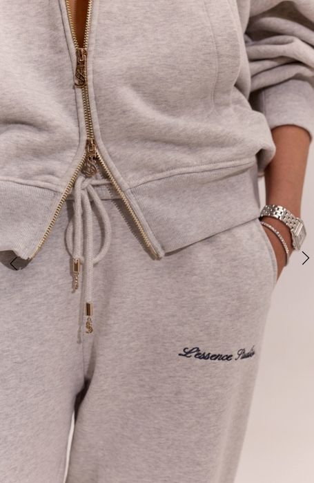 Продам новый костюм L’essence Studio (худи + джогеры)