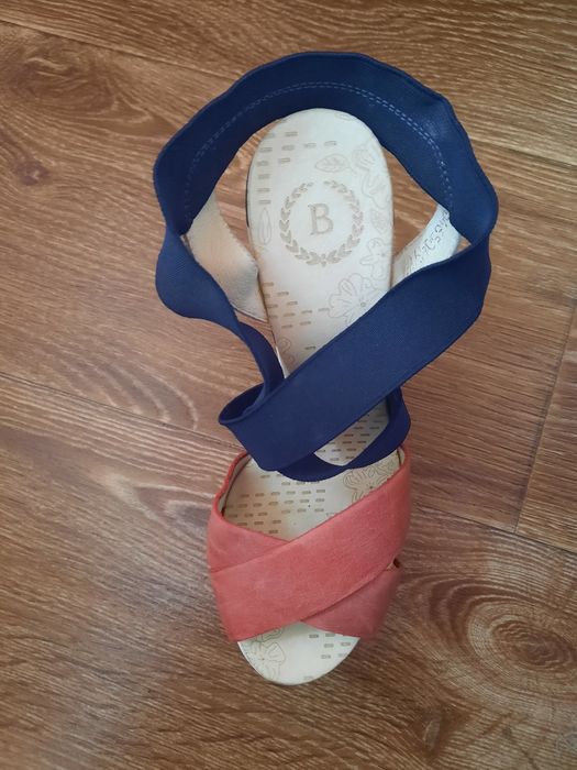 Босоніжки жіночі