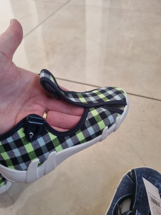 Nowe kapcie 26 skóra