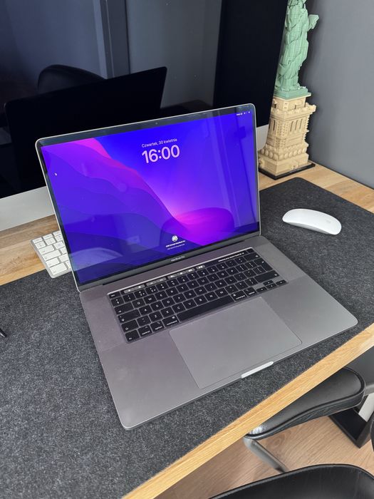 (URLOP)MacBook Pro 16, Intel Core i9, 32GB Ram DDR4, UHD graphics 630, 500GB SSD, MacOS Tahoe