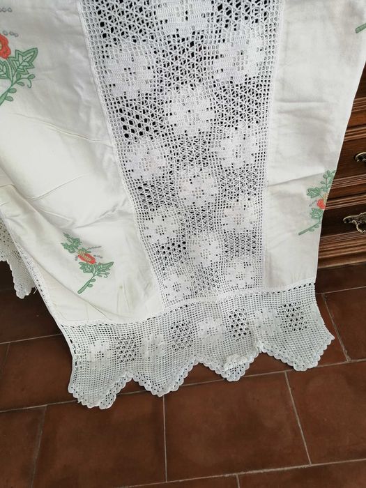 colcha renda feita á mão para cama