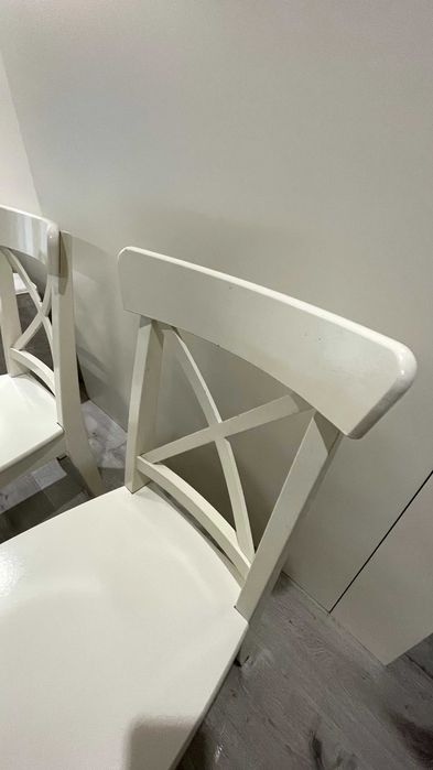 Cadeiras brancas de madeira da Ikea