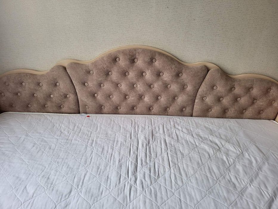 Кровать з матрацом