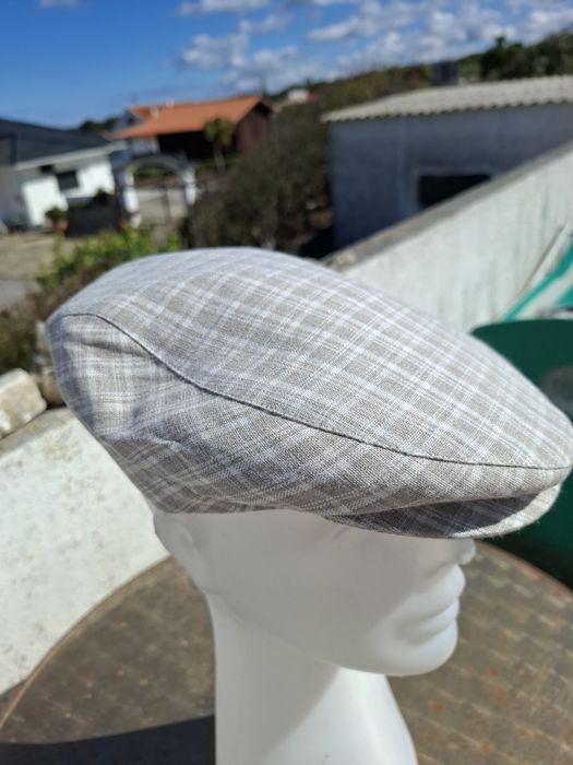 Boné,  boina, chapéu . Novo.