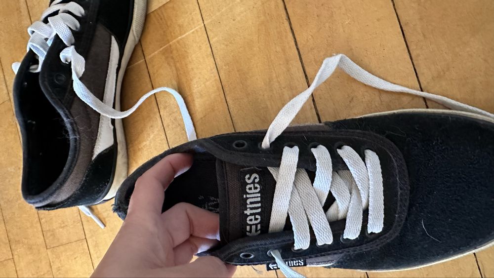 Tenis etnies como novos