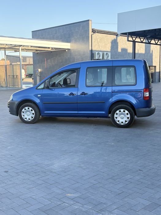 Volkswagen Caddy 1.6mpi бензин