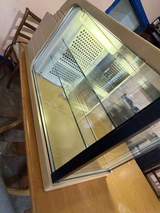 Vitrine refrigeradora expositora SACAIOLA industrial