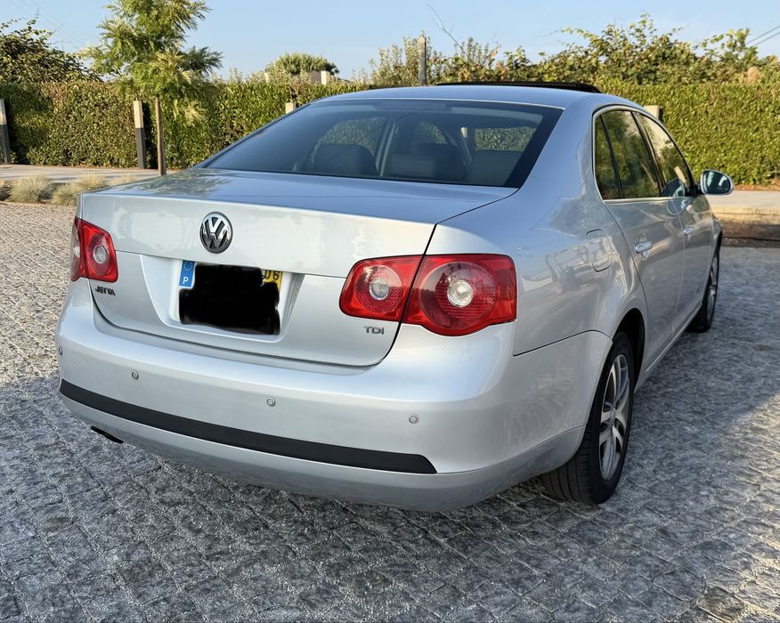Volkswagen Jetta — fotografia 4