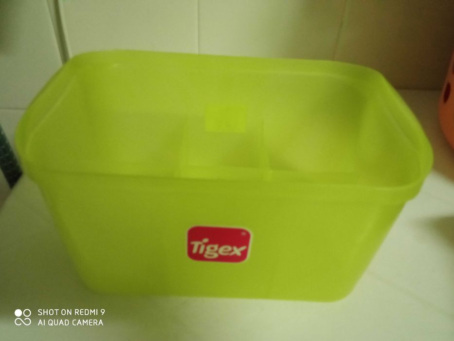 Caixa arrumação de biberões